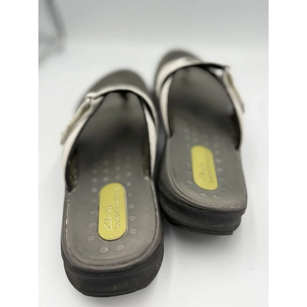 Clarks Wavewalk Sandals Women's Size 11M White Thong Flip Flops Cushioned